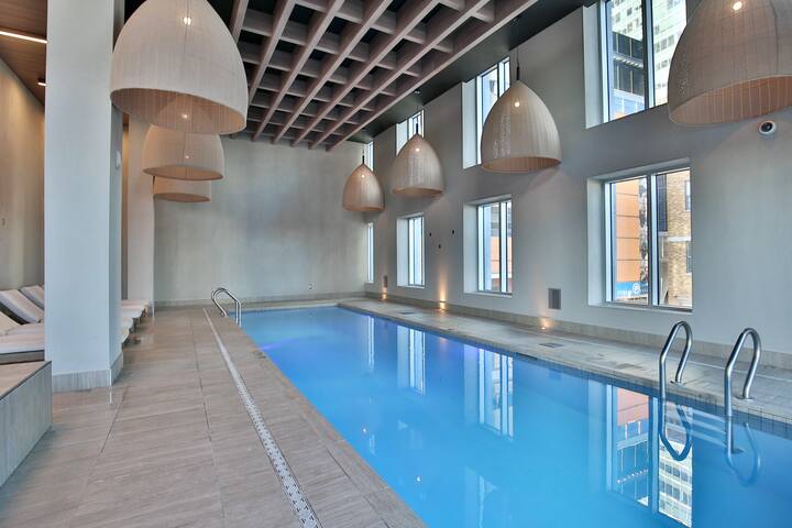 26th floor Penthouse Pool/Spa/Gym gallery image 5