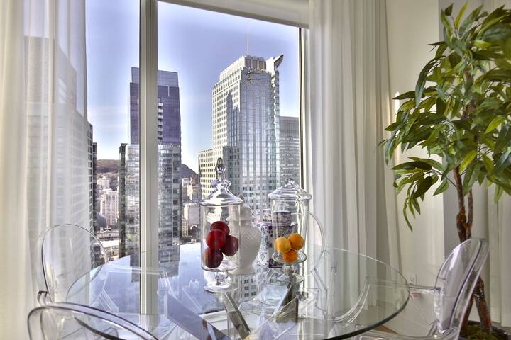 26th floor Penthouse Pool/Spa/Gym gallery image 4