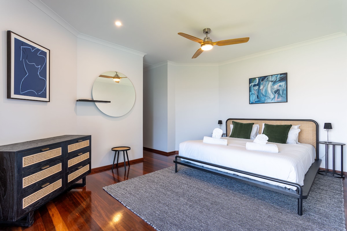 Chumba cha 1 cha kulala, Bingwa kwenye ghorofa ya juu