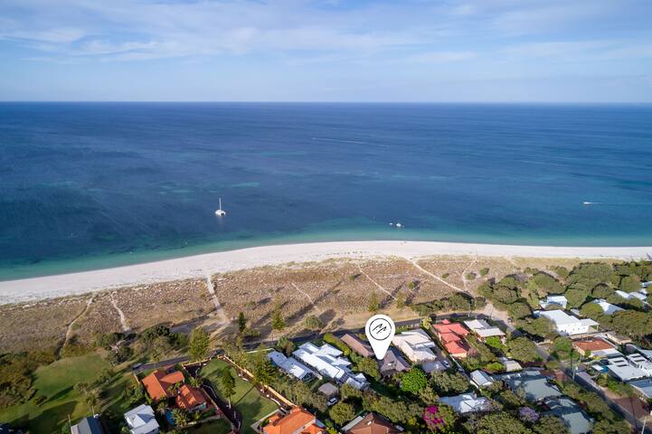 Summer of 81 I Private Properties gallery image 4