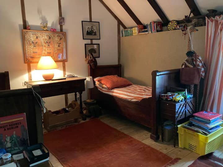 غرفة الحظيرة رقم2، غرفة الأطفال، ثلاثة أطفال