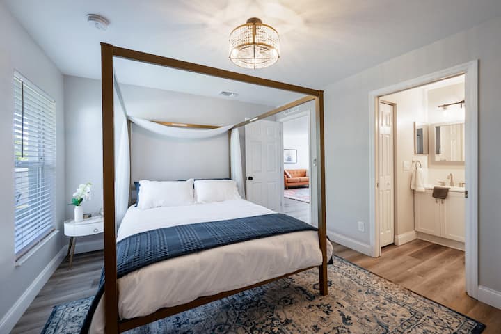 Dormitorio Master Queen Canopy: luz con ventilador de techo