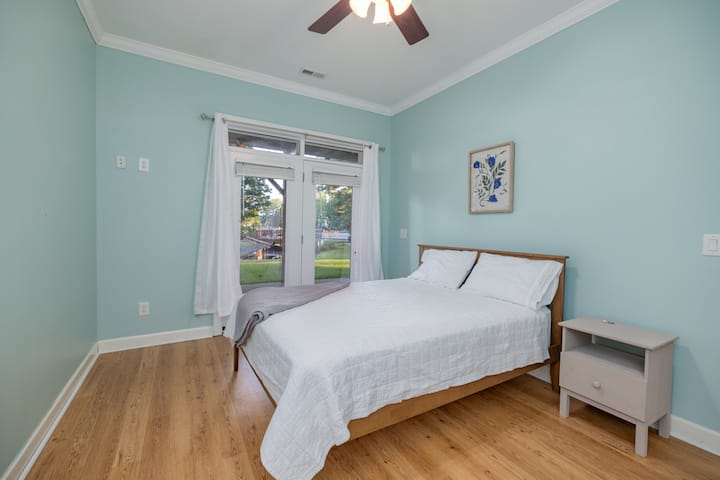 Bedroom 4 to the right downstairs.  Queen Bed, bath, outside access, ceiling fan.  Sleeps 2

