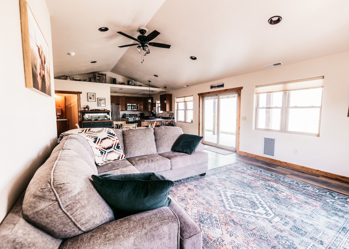 Popular Airbnb listing: The Iron Mask Cabin in Helena