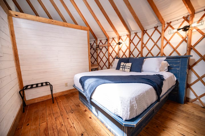 The Master Bedroom has a plush and comfortable King Size bed and TV (Streaming only). The comfy sheets and mattress provides a perfect night's sleep!!