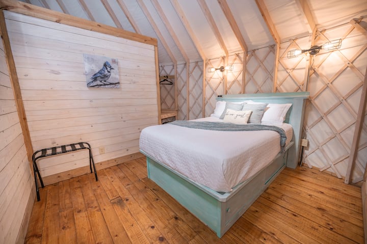The Master Bedroom has a plush and comfortable Queen Size bed and TV (Streaming only). The comfy sheets and mattress provides a perfect night's sleep!!