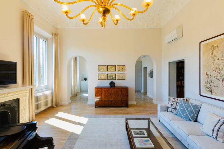 Luxury apartment with views in center of Florence gallery image 3