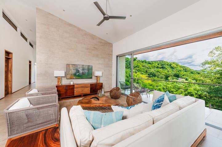 High end villa with 360° ocean and jungle views
