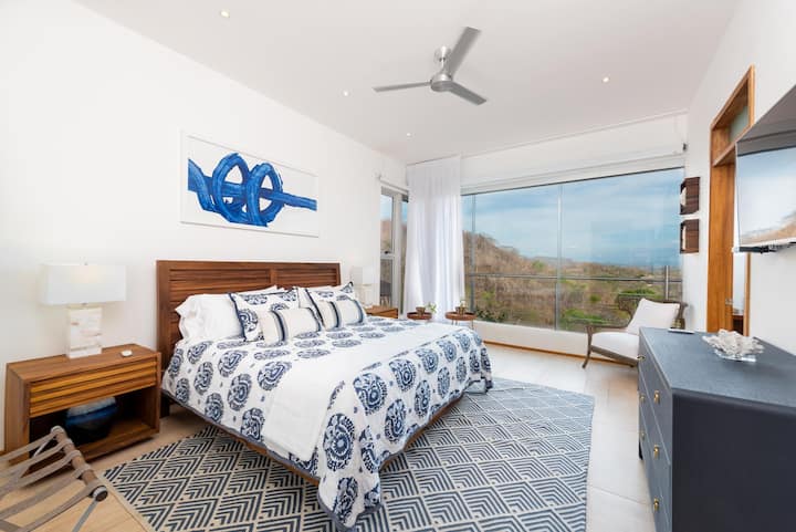 Master bedroom - king bed, ensuite-bathroom, ac, armoire, walk in closet, safe, forest view