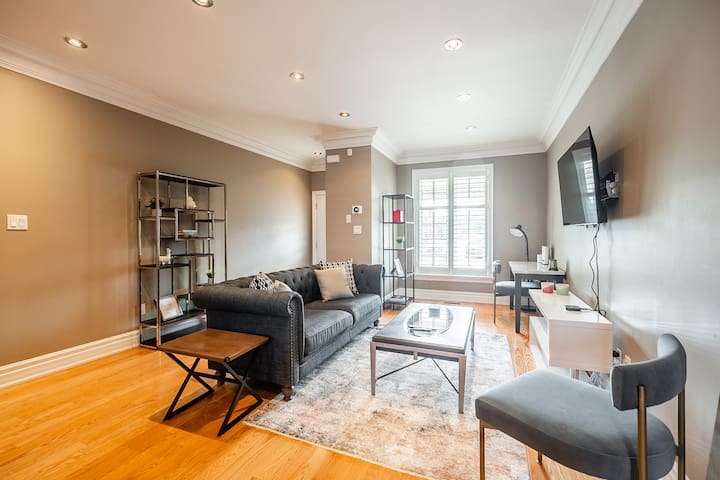 Stylish 3BR House in Trendy Bloor West • Sleeps 5