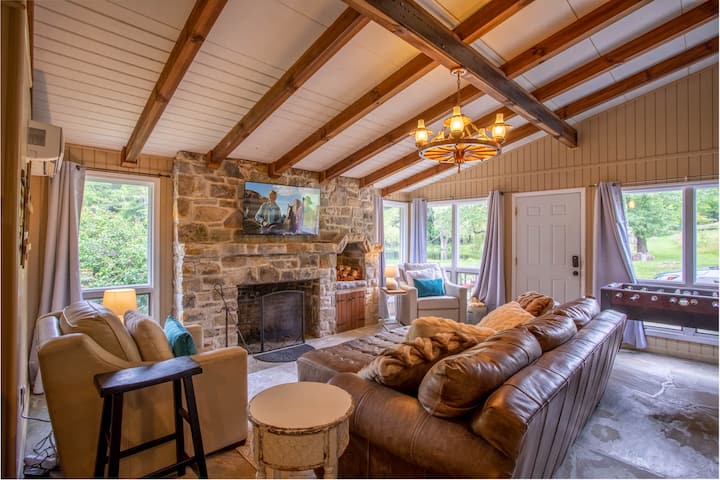 Doe Creek Farmhouse Blowing Rock | Pond  Hot Tub - Blowing Rock, NC