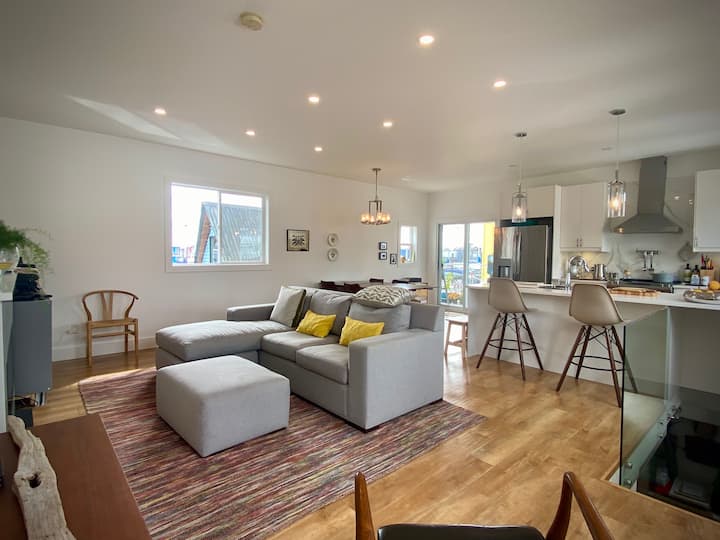 E-ten An Elegant Float Home - Vancouver