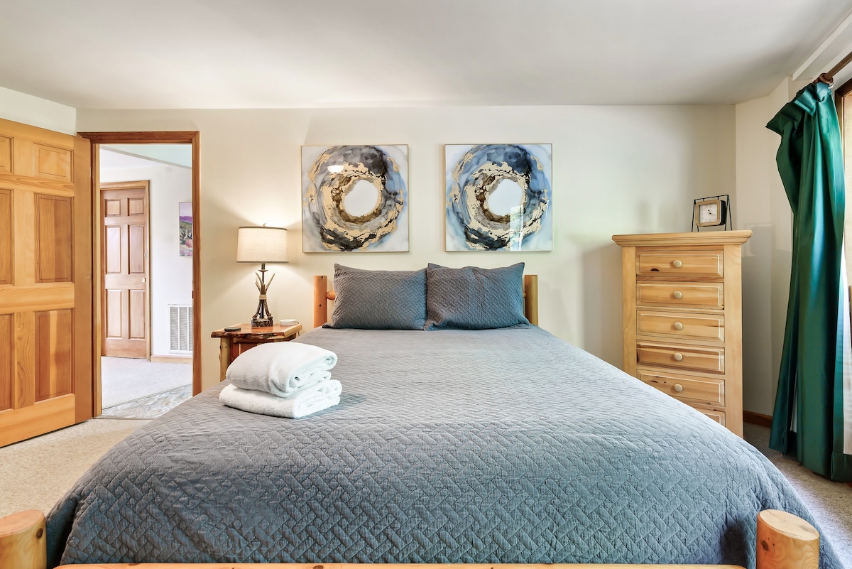 ห้องนอนควีนไซส์ชั้นล่าง