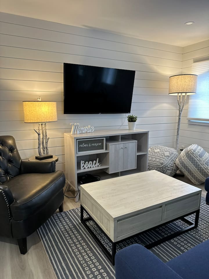 Lakeview Escape - Sparrow Lake Muskoka Beach House - Gravenhurst