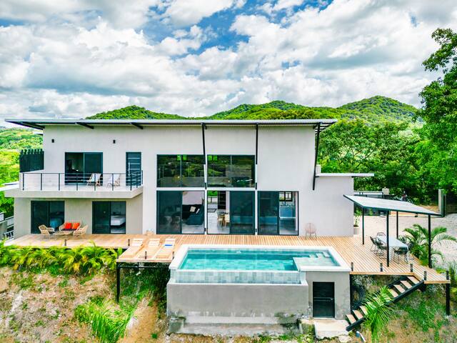 Luxury villa few minutes away from Tamarindo