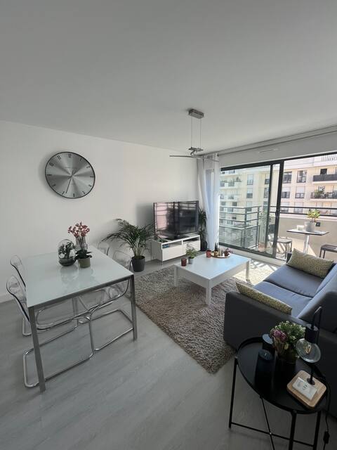 Annonce Airbnb populaire: Levallois-Perret: Modern Flat à Levallois Perret