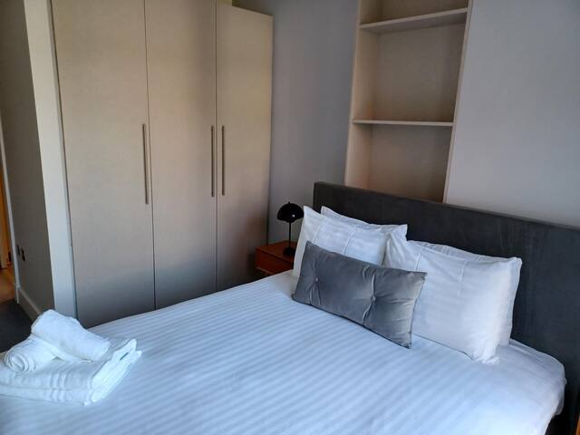 Two bed apartment at Chancery Lane, Holborn gallery image 5
