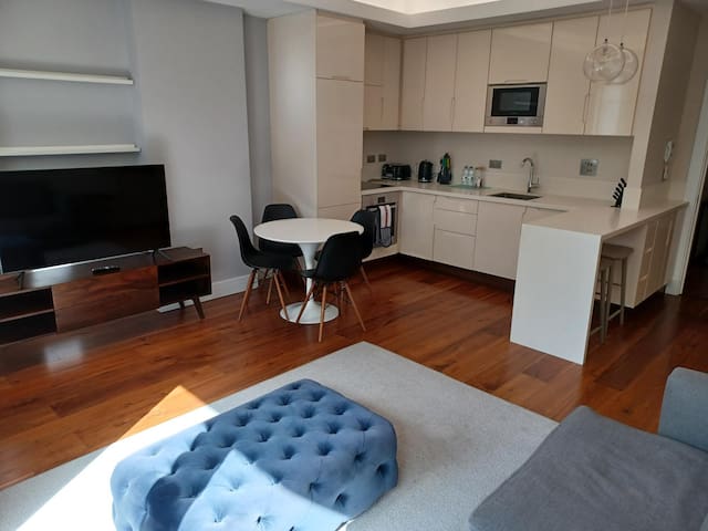 Two bed apartment at Chancery Lane, Holborn