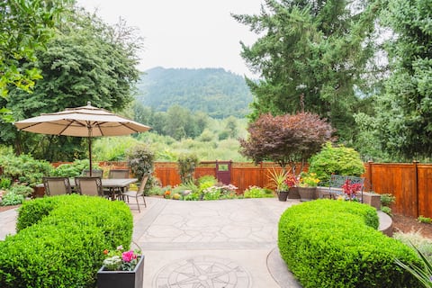 Poppyrosa Estate Mountain views m/s Seattle/ Belle