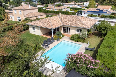 4 bedroom house with pool