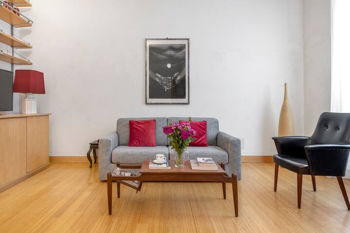 Beige luxury apartment Rome gallery image 5