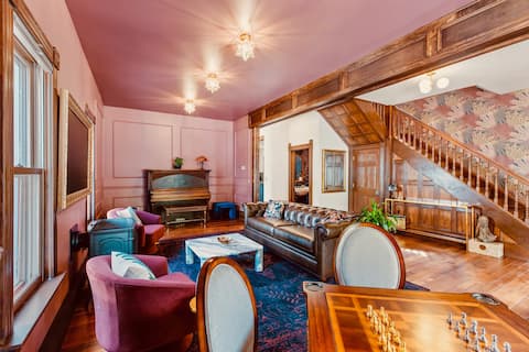 Successful Airbnb property: Guest's Favorite 1902 Restored Historic Retreat in Ouray
