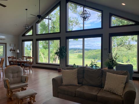 Top Airbnb: Perry’s Orchard Hilltop View in Amish Country in Berlin