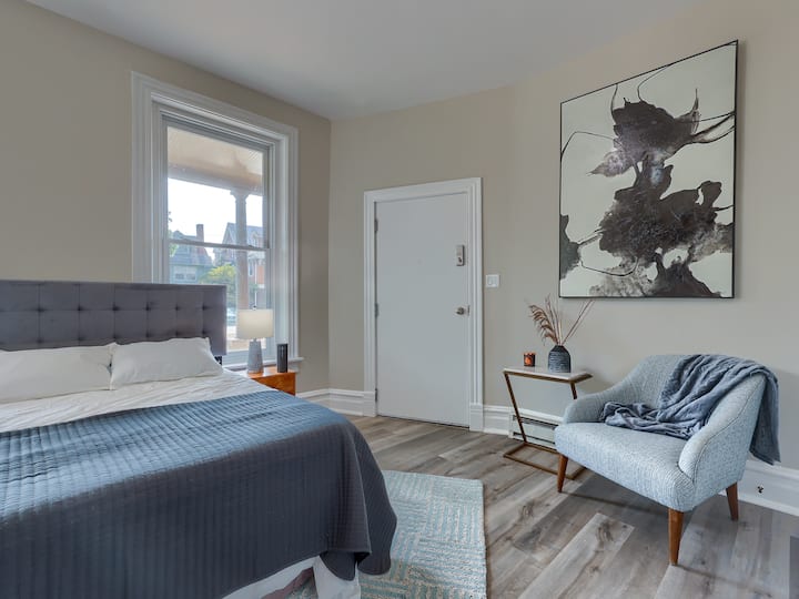 Luxury Studio With Free Parking - Harrisburg, PA