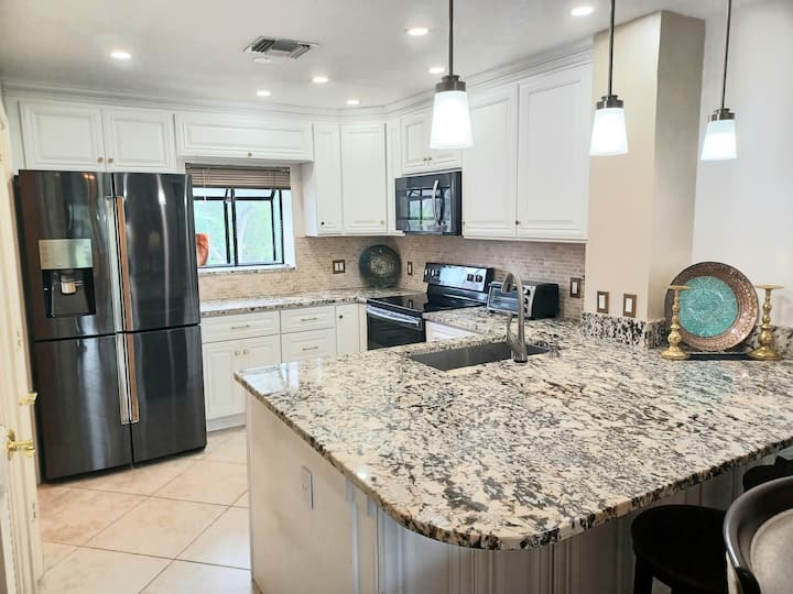 Condo In Nbtc - Great Location! - Naples, FL