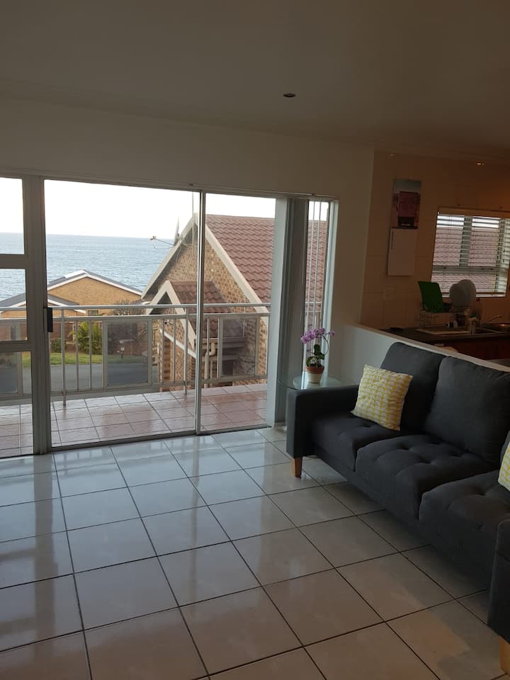 Robyn's Place. Beach On Your Front Doorstep. - Durban