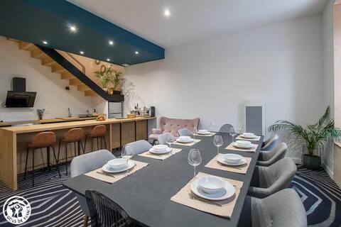 A cabin atmosphere 12 people