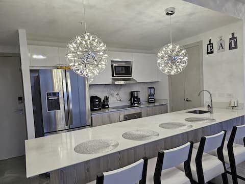 Urban Heights Penthouse: Unmatched View