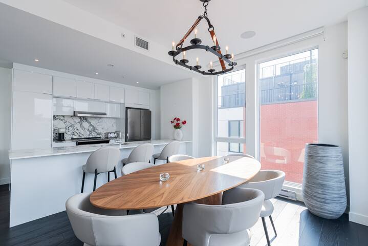 Stunning Penthouse Pool View gallery image 4