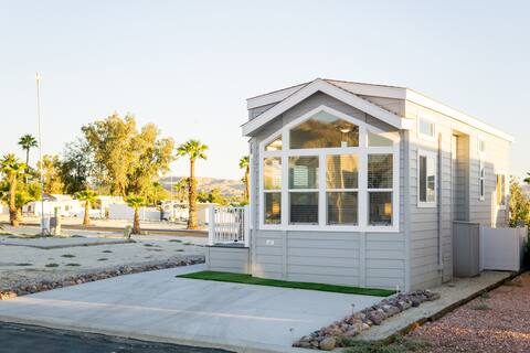 Bright & Cheerful 1BR/1BA Resort Desert Getaway!