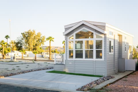 Bright & Cheerful 1BR/1BA Resort Desert Getaway!
