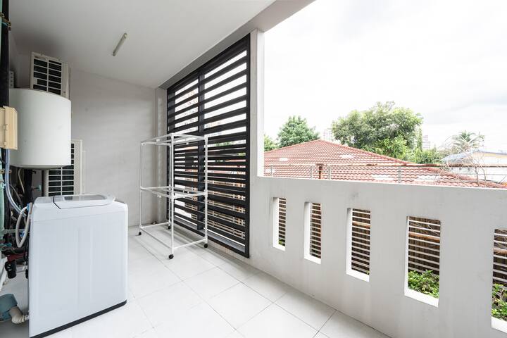 3 BR Spacious Home in Downtown Bangkok MRT/BTS gallery image 4
