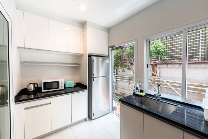 3 BR Spacious Home in Downtown Bangkok MRT/BTS gallery image 5