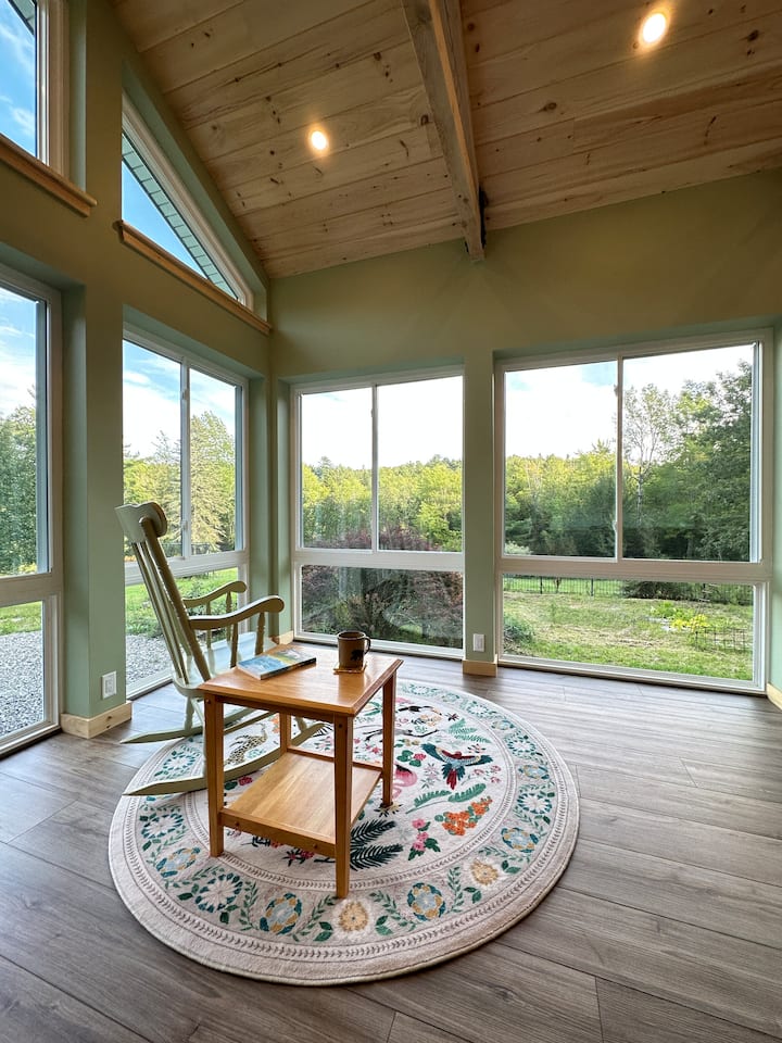 Disfruta de un café o té mientras contemplas el amanecer.