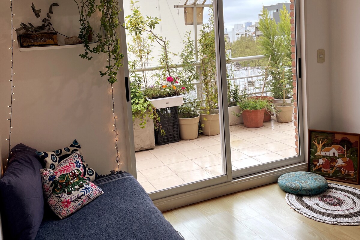 Popular Airbnb listing: Shiva Space: Warmth and a pool in the city. in Villa Crespo