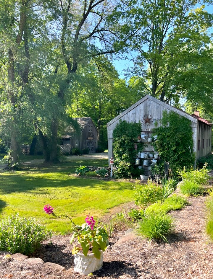 Relaxing Retreat on 2 acres Houses for Rent in Simsbury, Connecticut