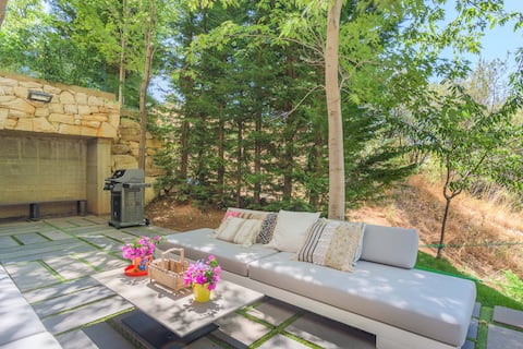 Modern Chalet w/ Priv Garden - 24/7 Power (Unit A)