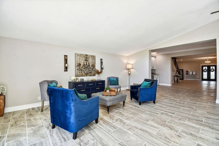 6 Bedroom Upscale Lutz Retreat - Odessa, FL