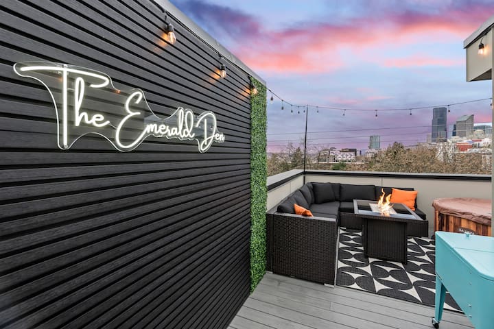 Mins to FIFA~Rooftop Escape~Stadium Views~Sleeps 8