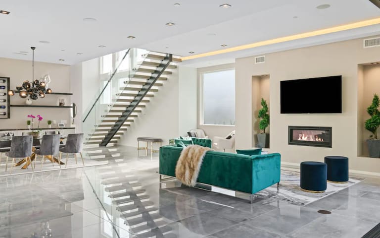 Lux Mansion near Universal Studios gallery image 4