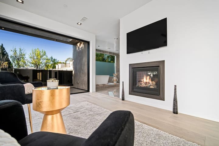 Lux Mansion near Universal Studios gallery image 3