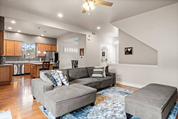 The Lux in upscale neighborhood gallery image 3