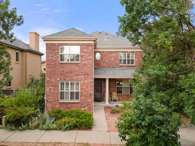 The Lux in upscale neighborhood gallery image 2