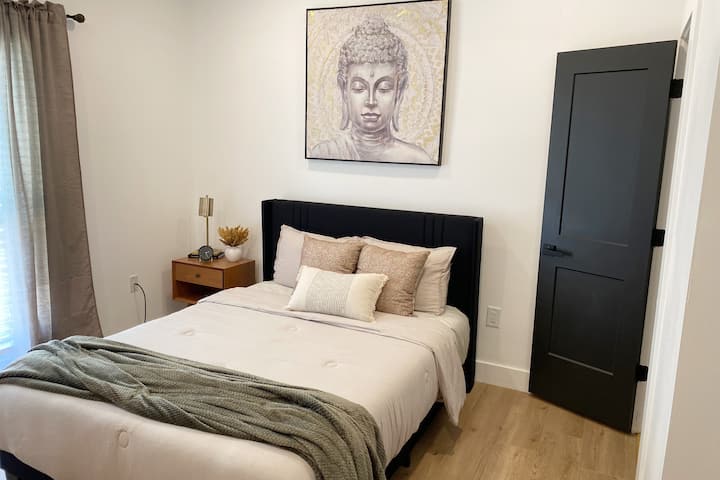 Hauptschlafzimmer mit
Queensize-Bett