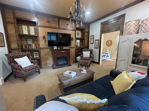 Successful Airbnb property: Sleeps 6 - Large Victorian Home near Bathhouse Row in Hot Springs