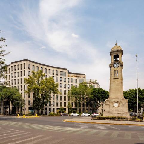 Luxury Penthouse in the City Centre gallery image 2